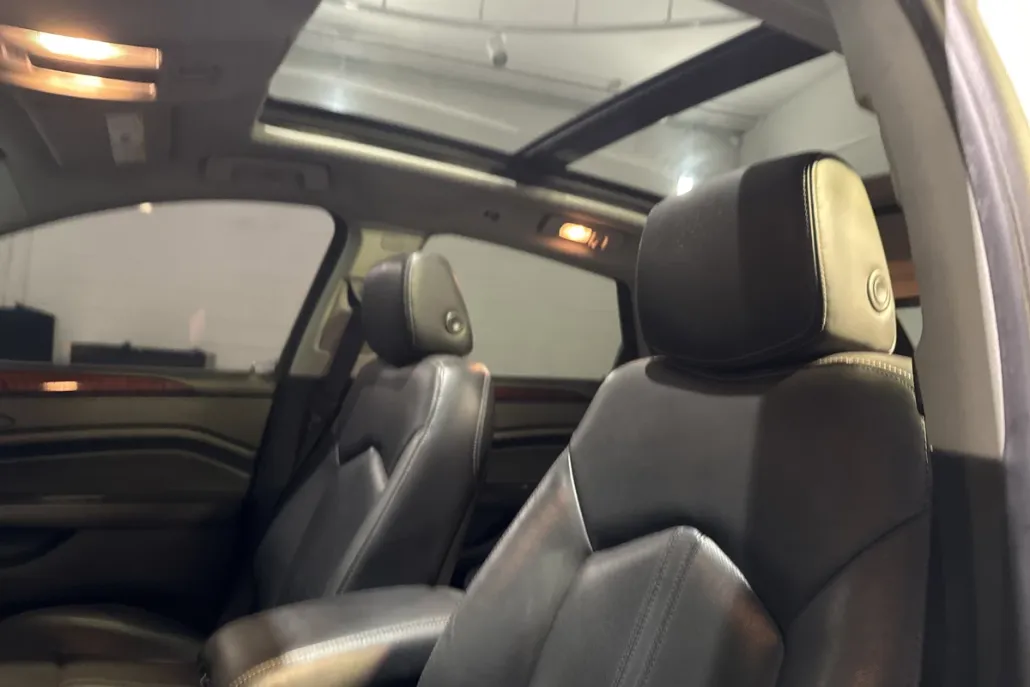 2016 Cadillac SRX Luxury photo 1