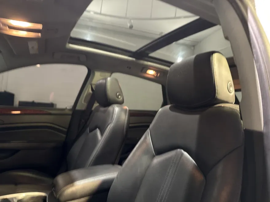 2016 Cadillac SRX Luxury photo 1