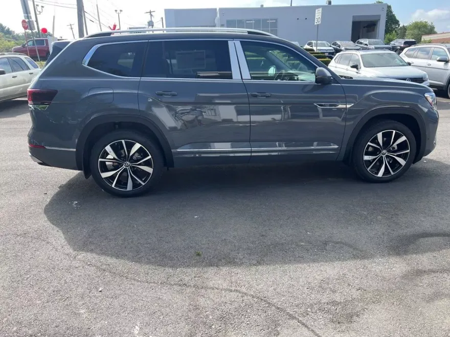 2026 Volkswagen Atlas SEL Premium R-Line photo 1