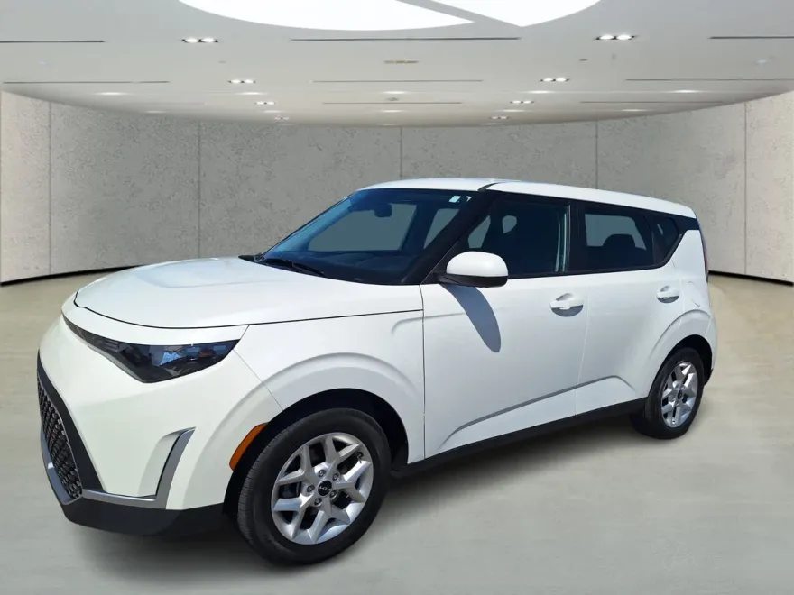 2024 Kia Soul LX photo 1