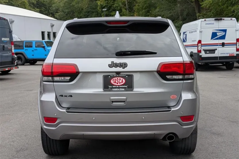 2017 Jeep Grand Cherokee Altitude photo 1