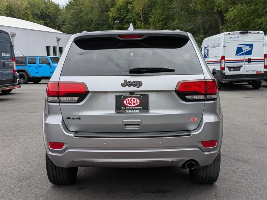 2017 Jeep Grand Cherokee Altitude photo 1