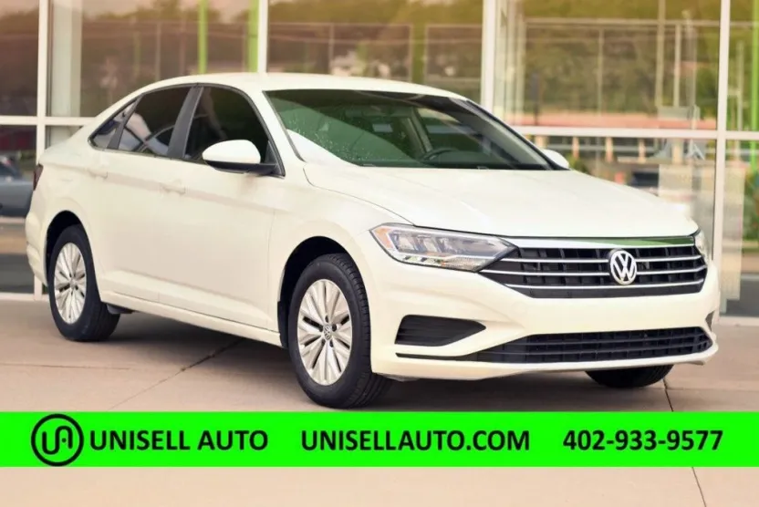 2020 Volkswagen Jetta SE R-Line photo 1