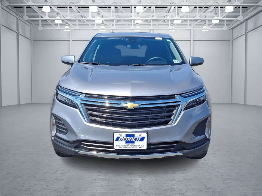 2024 Chevrolet Equinox LT photo 1