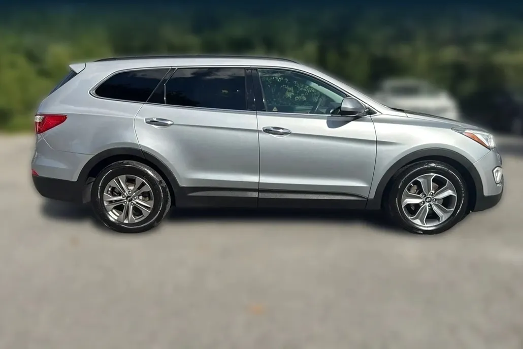 2016 Hyundai Santa Fe SE Sport photo 1