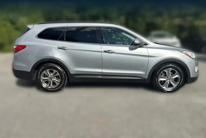 2016 Hyundai Santa Fe SE Sport photo 1