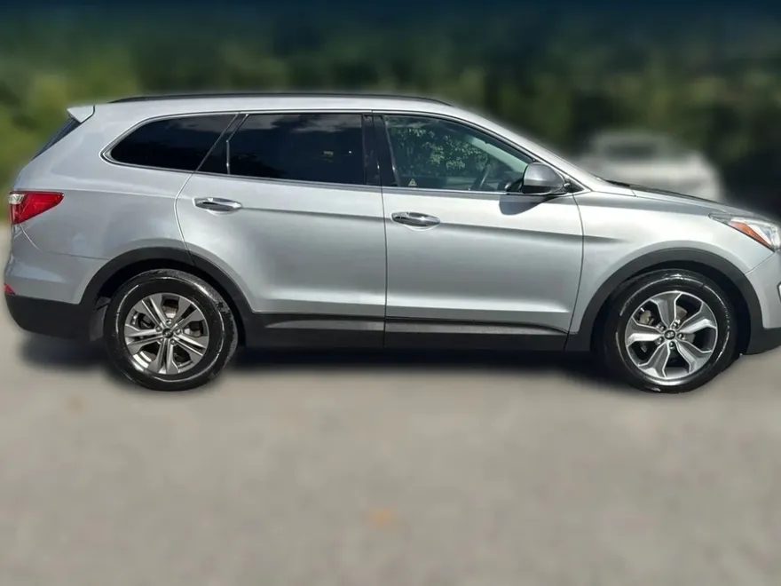 2016 Hyundai Santa Fe SE Sport photo 1