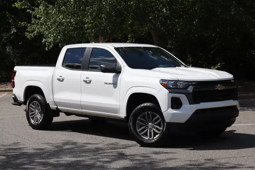 2024 Chevrolet Colorado LT photo 1