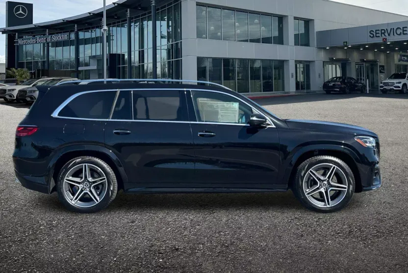 2025 Mercedes Benz GLS 450 4MATIC photo 1