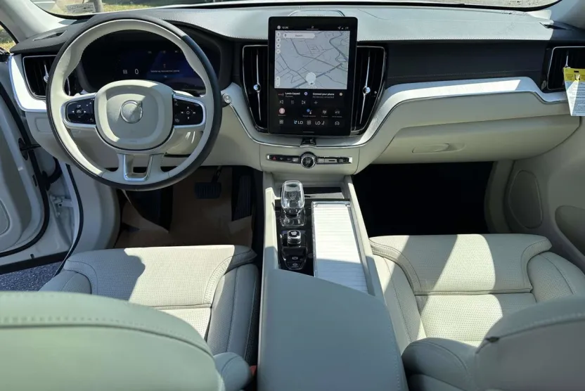 2026 Volvo XC60 B5 photo 1