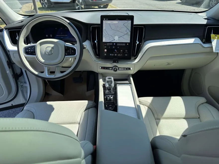 2026 Volvo XC60 B5 photo 1