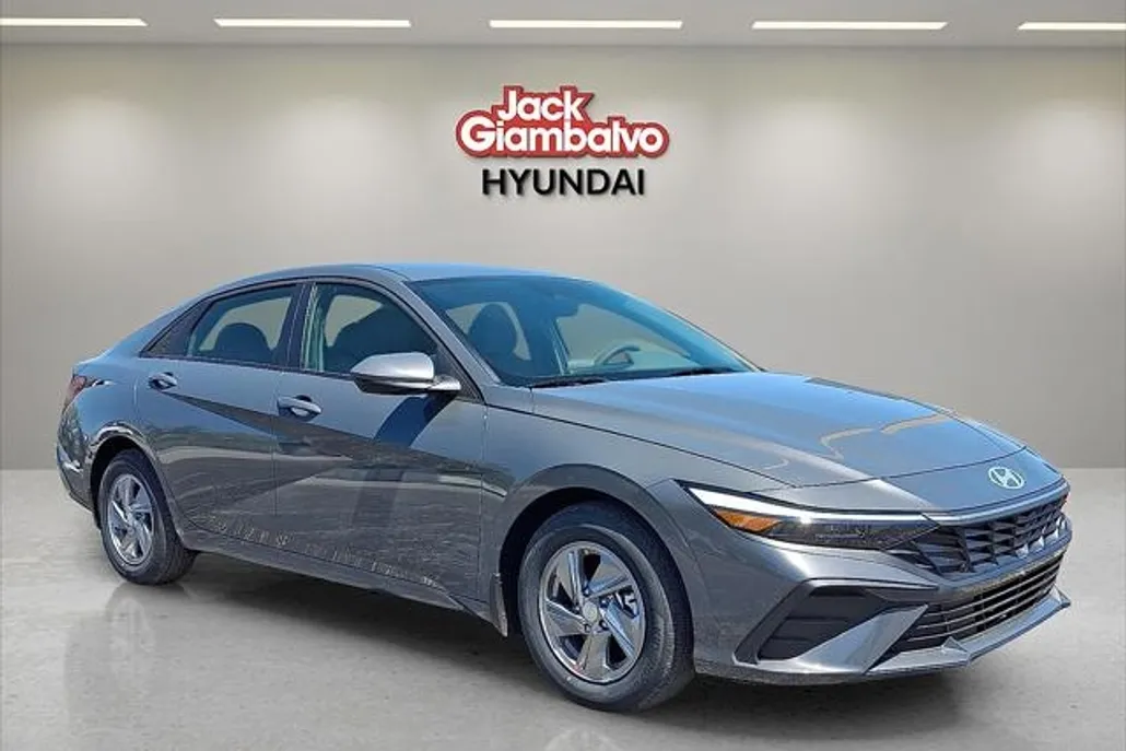 2025 Hyundai Elantra SE photo 1