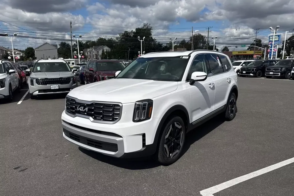 2025 Kia Telluride S photo 1