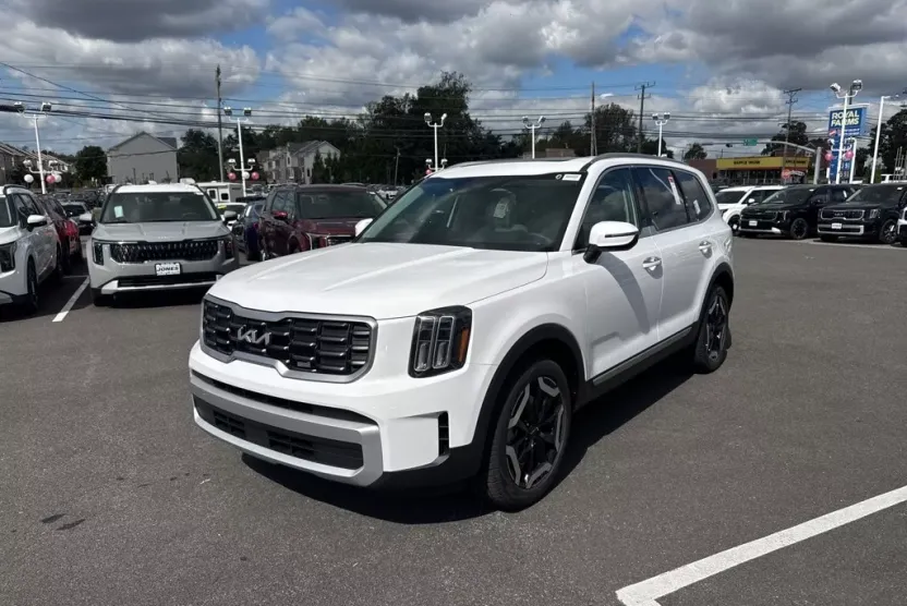 2025 Kia Telluride S photo 1