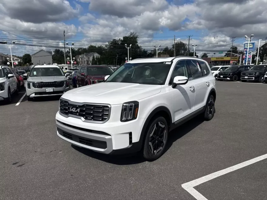 2025 Kia Telluride S photo 1