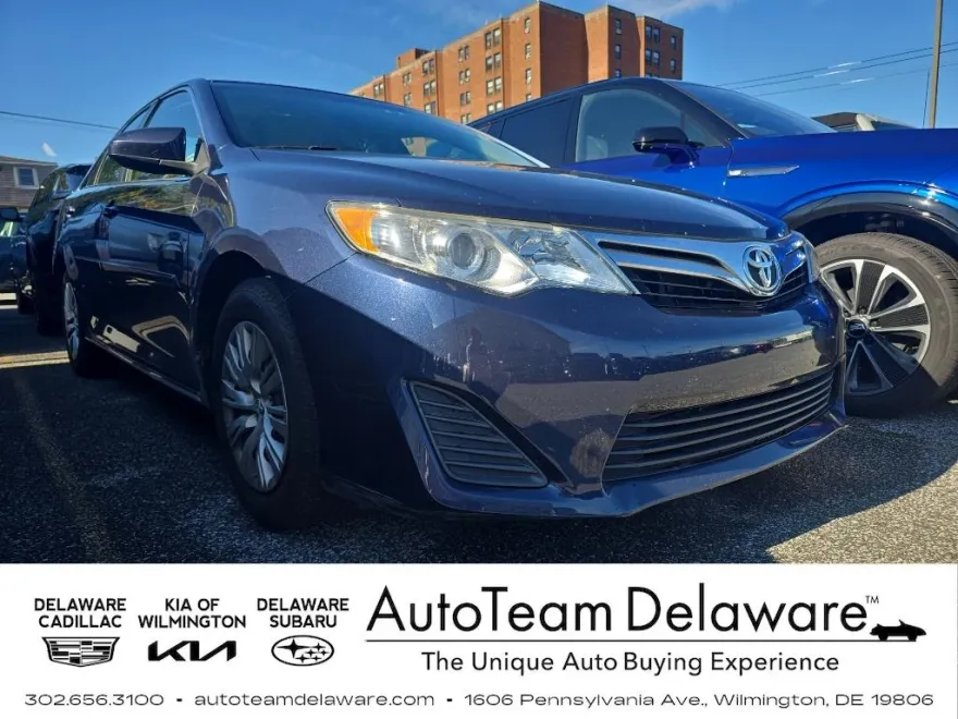 2014 Toyota Camry LE photo 1