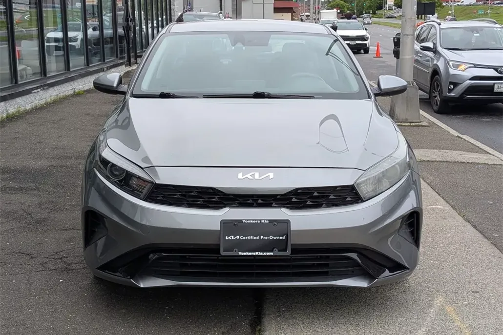 2022 Kia Forte LXS photo 1