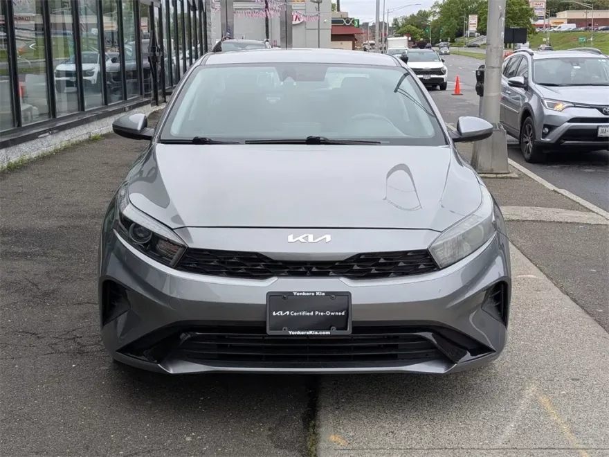 2022 Kia Forte LXS photo 1