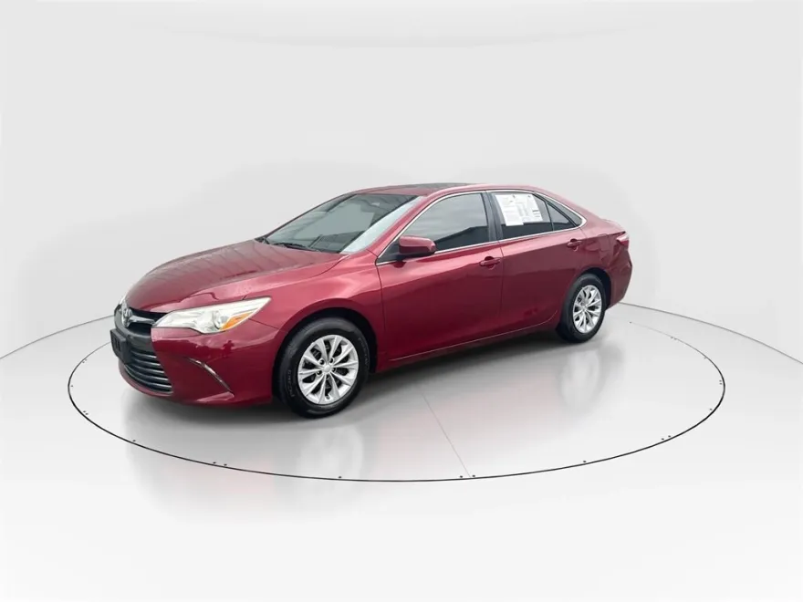 2015 Toyota Camry XLE photo 1