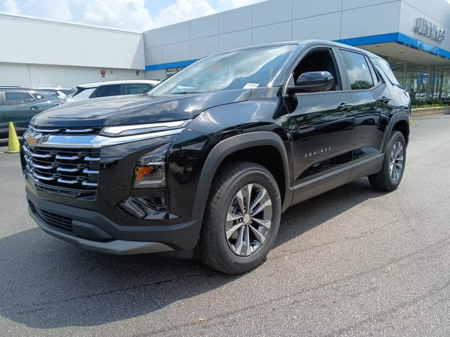 2026 Chevrolet Equinox LT photo 1