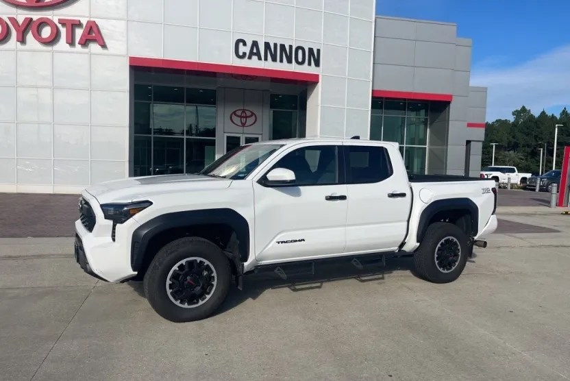 2024 Toyota Tacoma TRD Off-Road photo 1