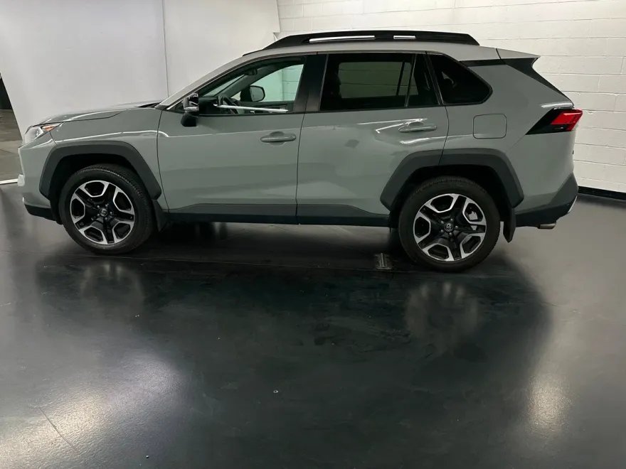 2019 Toyota RAV4 Adventure photo 1