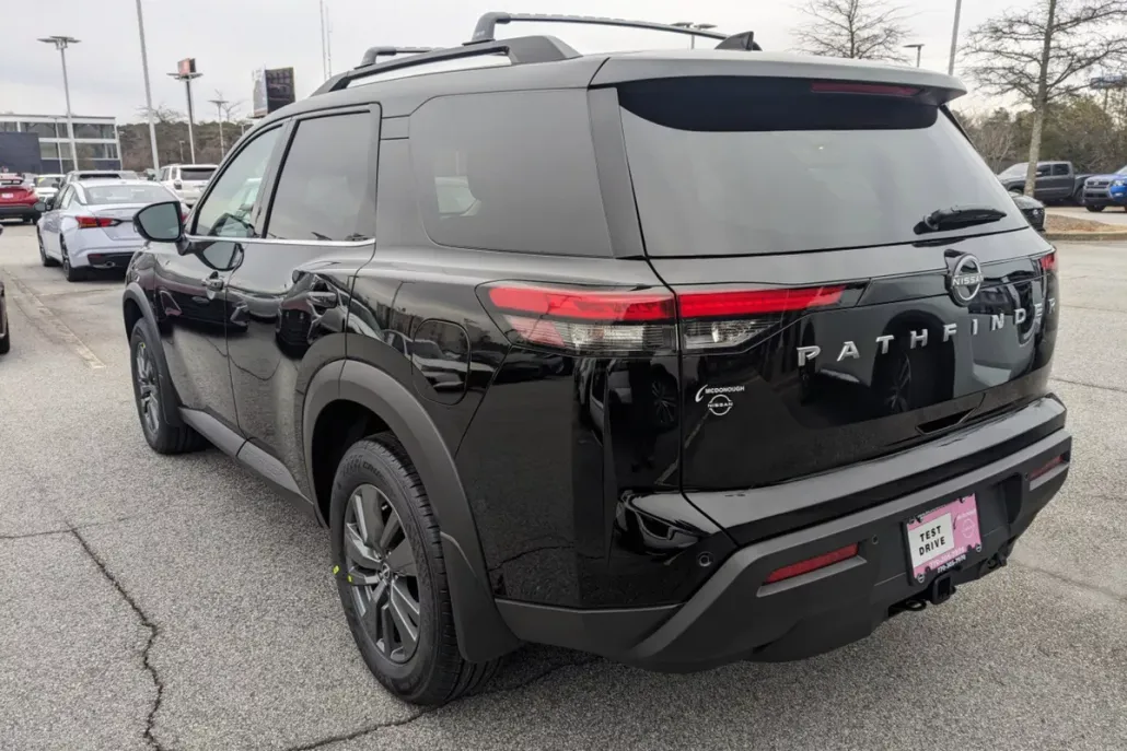 2025 Nissan Pathfinder SV photo 1