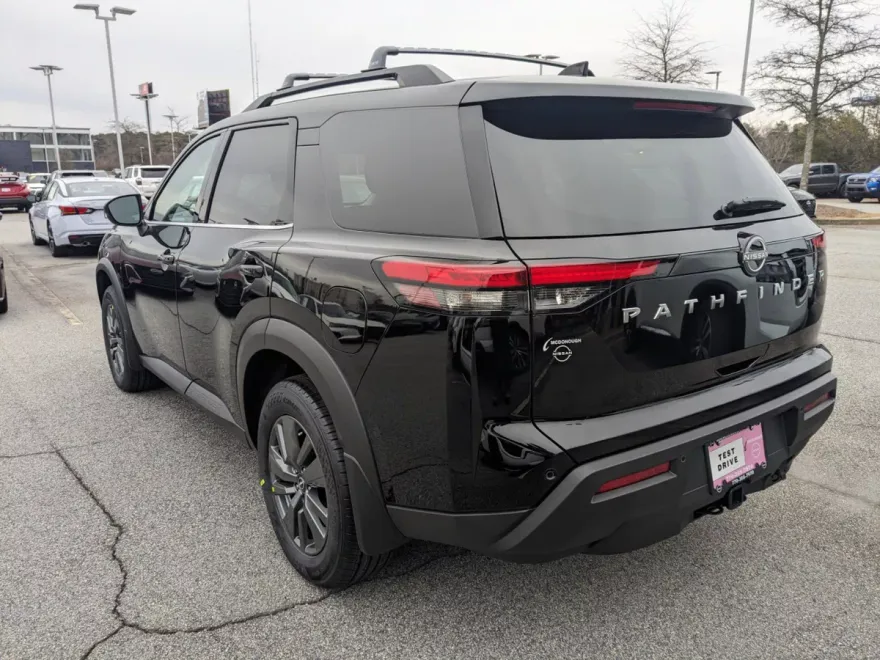 2025 Nissan Pathfinder SV photo 1