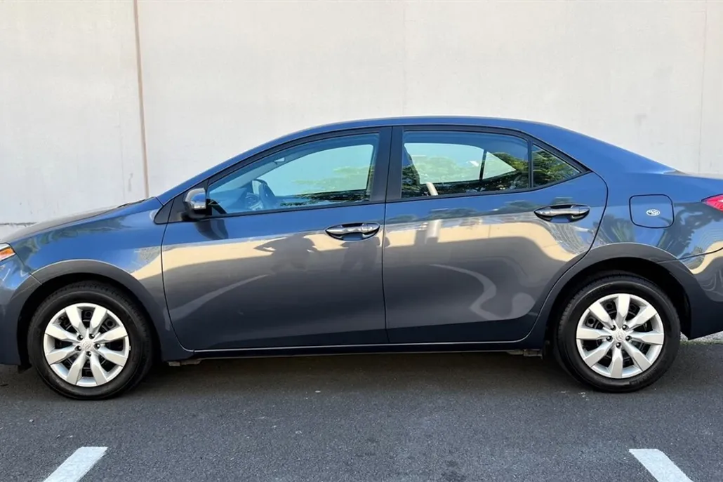 2015 Toyota Corolla LE photo 1