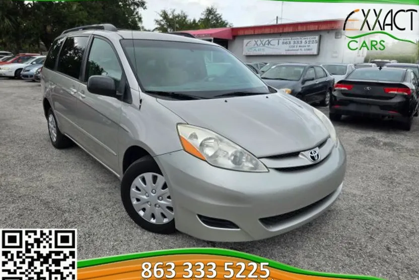 2009 Toyota Sienna LE photo 1