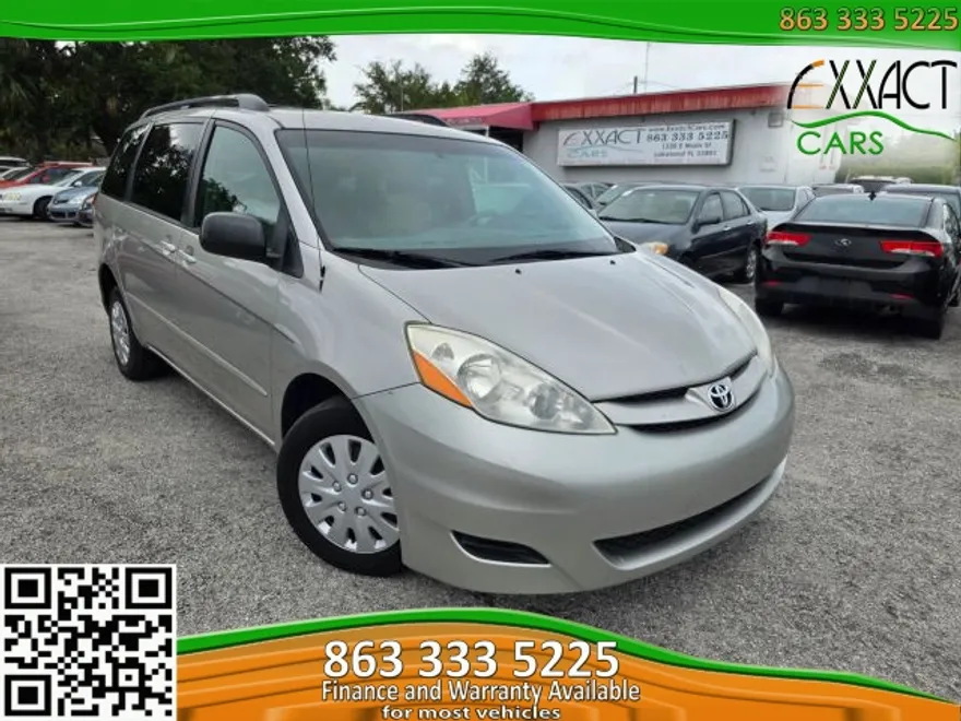 2009 Toyota Sienna LE photo 1