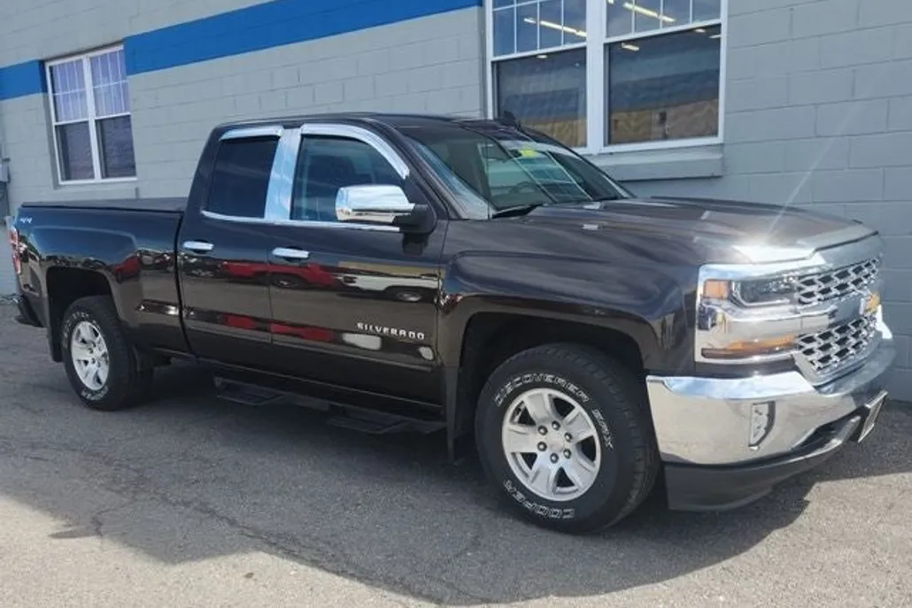 2018 Chevrolet Silverado 1500 LT photo 1