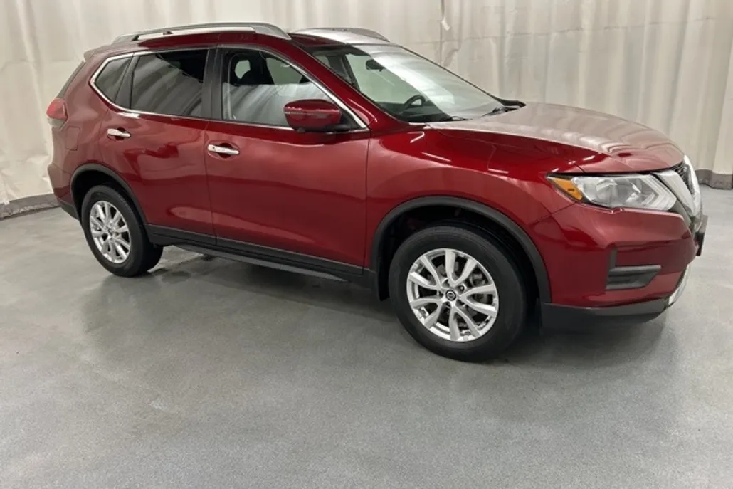 2018 Nissan Rogue SV photo 1