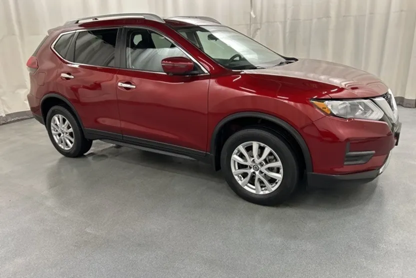 2018 Nissan Rogue SV photo 1