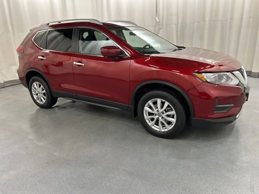 2018 Nissan Rogue SV photo 1