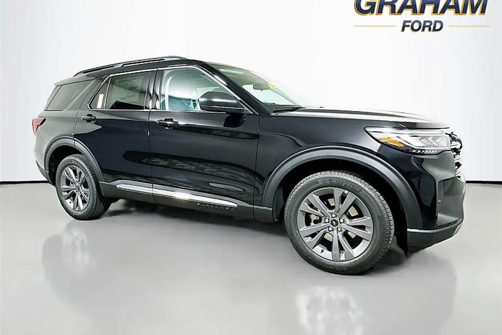 2025 Ford Explorer photo 1
