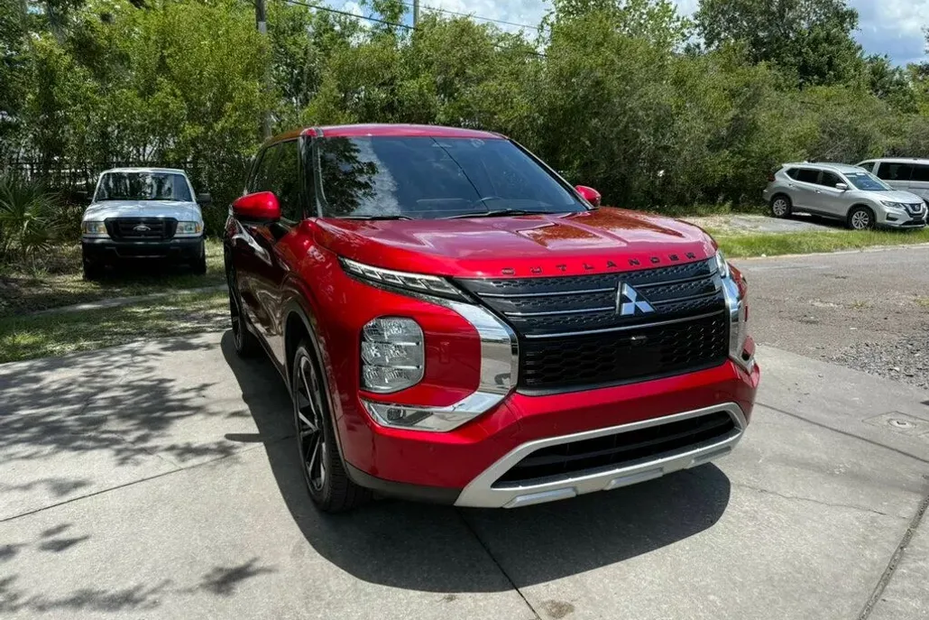 2022 Mitsubishi Outlander ES S-AWC photo 1
