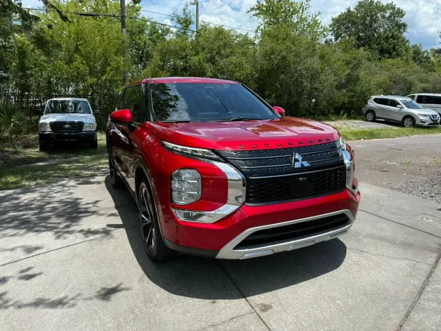 2022 Mitsubishi Outlander ES S-AWC photo 1