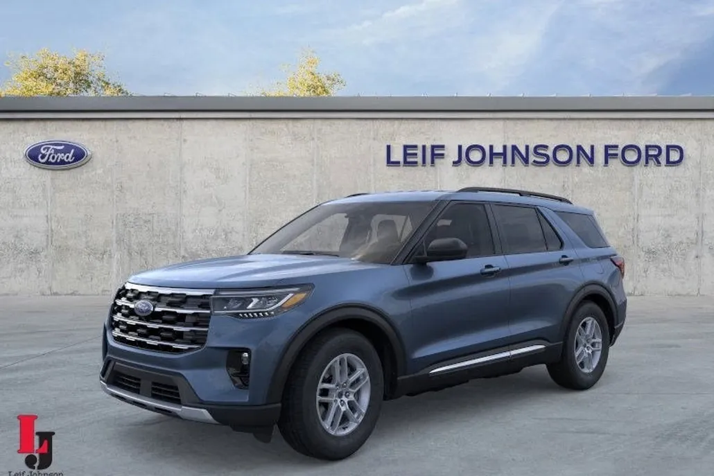 2025 Ford Explorer photo 1