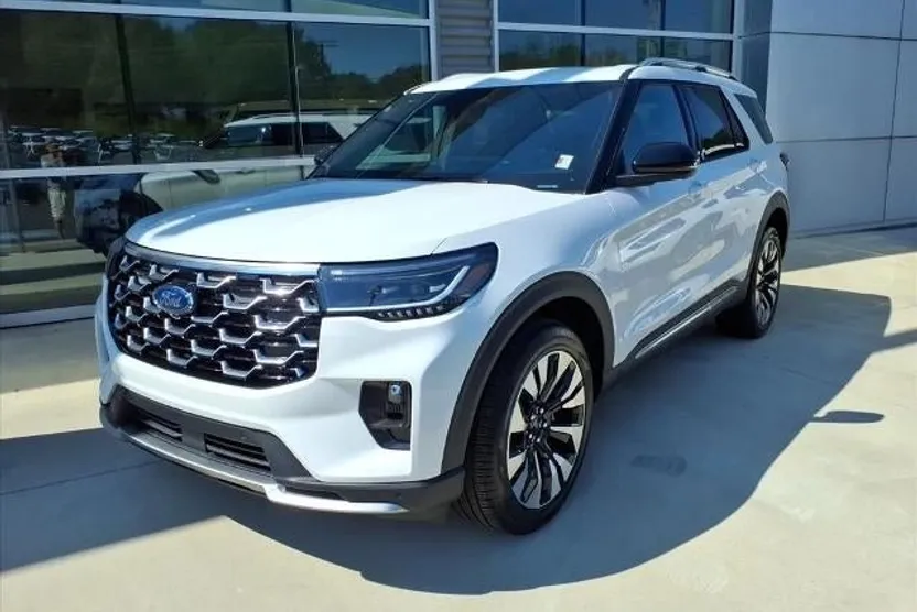 2025 Ford Explorer Platinum photo 1