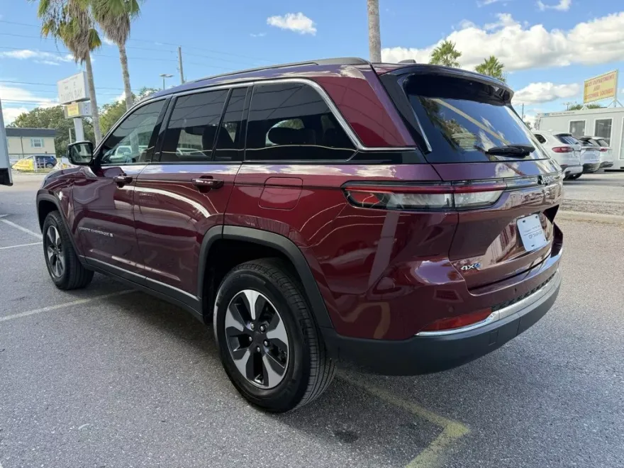 2024 Jeep Cherokee Limited 4xe photo 1