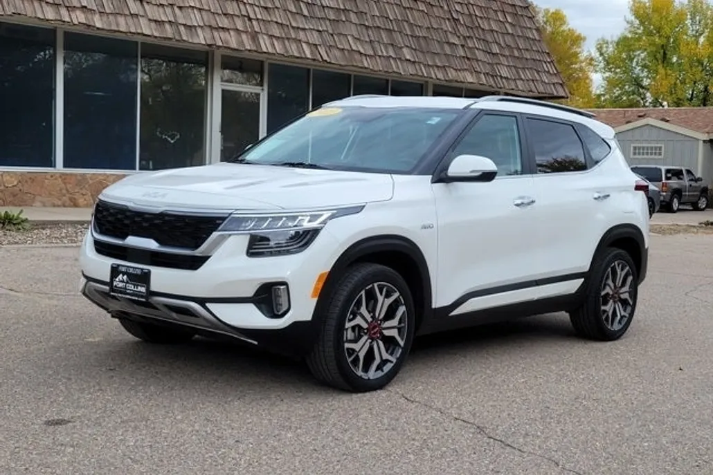 2023 Kia Seltos SX photo 1