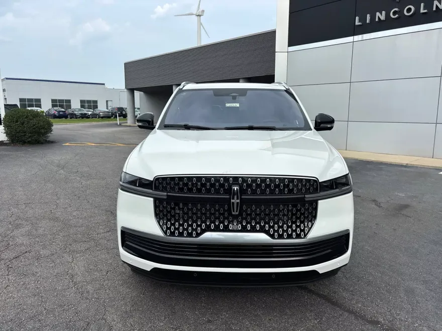 2025 Lincoln Navigator L Reserve photo 1