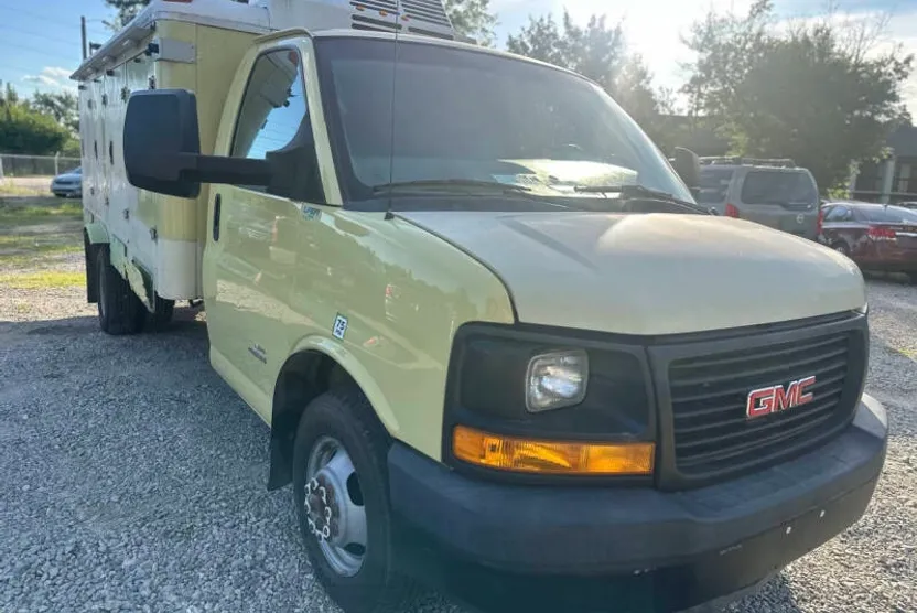 2014 Gmc Savana Cutaway photo 1