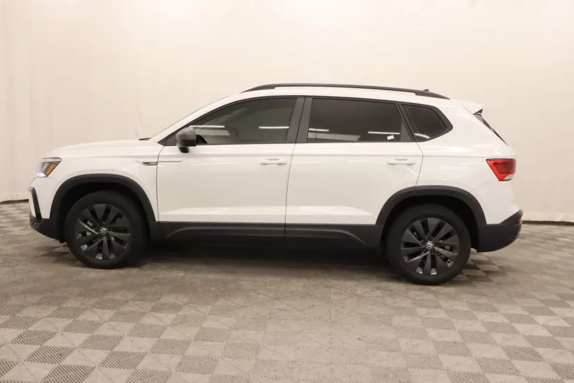 2023 Volkswagen Taos S photo 1