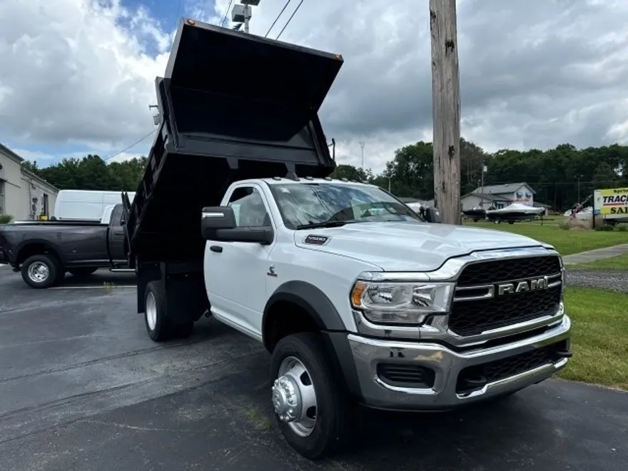 2024 Ram 5500 Tradesman photo 3