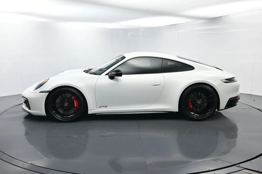 2024 Porsche 911 4 GTS photo 1