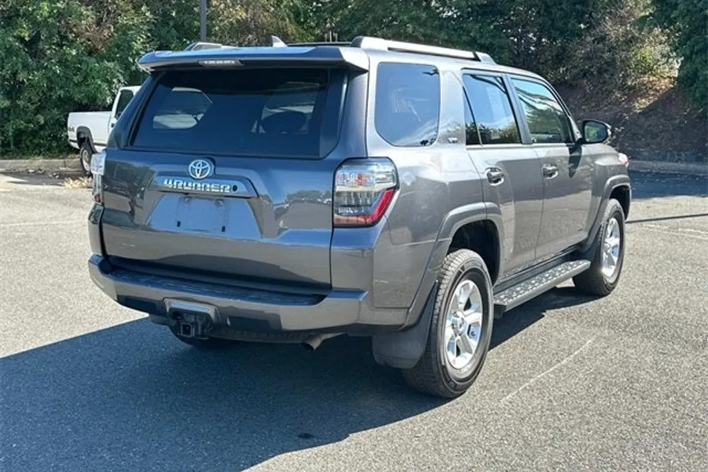 2019 Toyota 4Runner SR5 photo 1