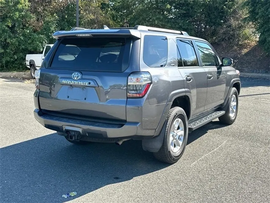 2019 Toyota 4Runner SR5 photo 1