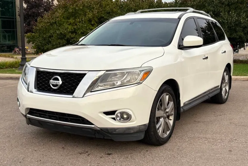 2014 Nissan Pathfinder Platinum photo 1